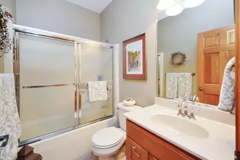 Bath - 3 Stonehedges Ct, Bloomington, IL 61705 photo 7 of 12