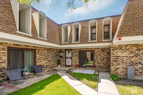 7808 Woodward Ave #41-4G, Woodridge, IL 60517