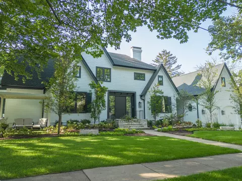 235 W Cook Ave, Libertyville, IL 60048