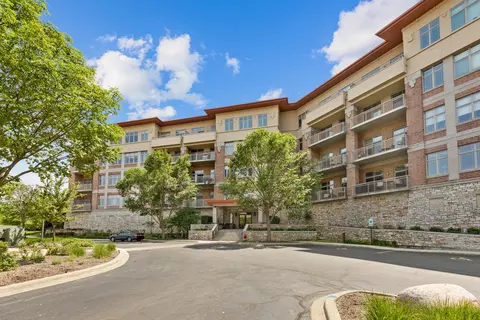 115 Prairie Park Dr #201, Wheeling, IL 60090