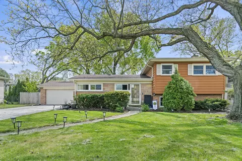 3001 Hartzell St, Wilmette, IL 60091