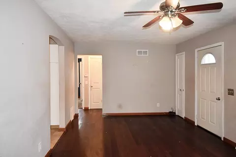 Living - 3218 Sherman St, Springfield, IL 62703 photo 2 of 3