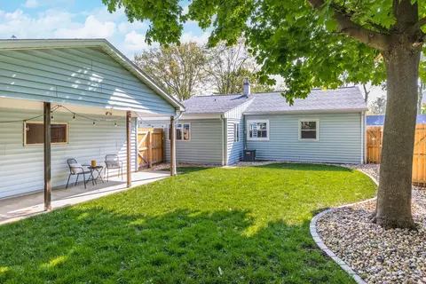 Exterior - 3 Wach Dr, Bloomington, IL 61701 photo 3 of 9