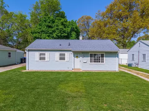 Exterior - 3 Wach Dr, Bloomington, IL 61701 photo 1 of 9