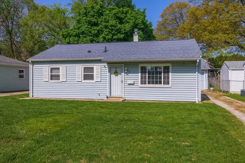 Exterior - 3 Wach Dr, Bloomington, IL 61701 photo 6 of 9