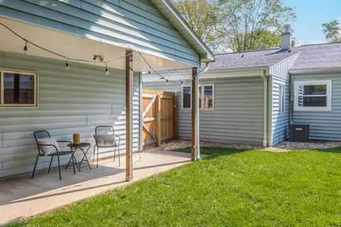 Exterior - 3 Wach Dr, Bloomington, IL 61701 photo 4 of 9