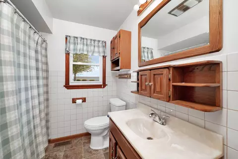 Bath - 308 N Cedar St, Gardner, IL 60424 photo 2 of 2