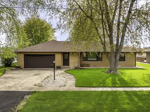 308 N Cedar St, Gardner, IL 60424