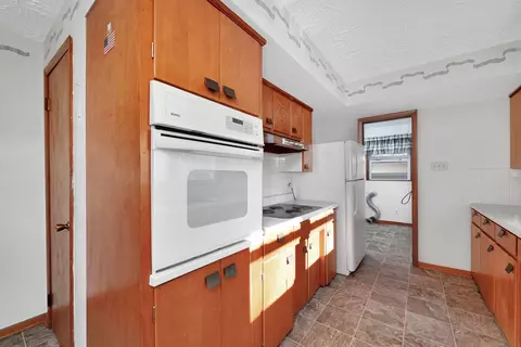Kitchen - 308 N Cedar St, Gardner, IL 60424 photo 2 of 4