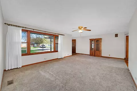 Living - 308 N Cedar St, Gardner, IL 60424 photo 2 of 3