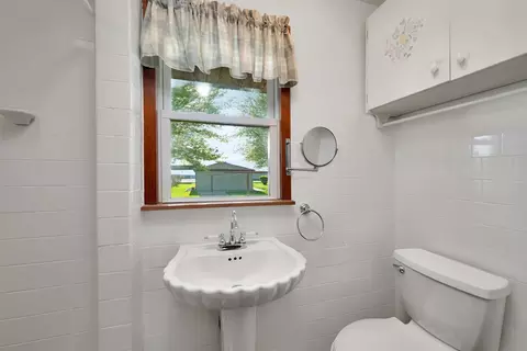 Bath - 308 N Cedar St, Gardner, IL 60424 photo 1 of 2
