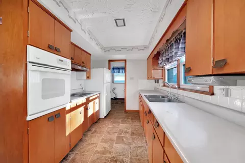 Kitchen - 308 N Cedar St, Gardner, IL 60424 photo 1 of 4