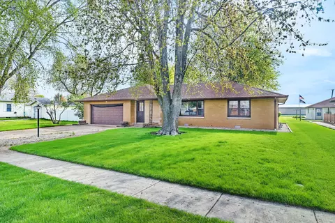 Exterior - 308 N Cedar St, Gardner, IL 60424 photo 5 of 6