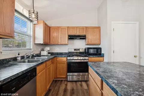 Kitchen - 4724 W Iris Ln, Monee, IL 60449 photo 2 of 3