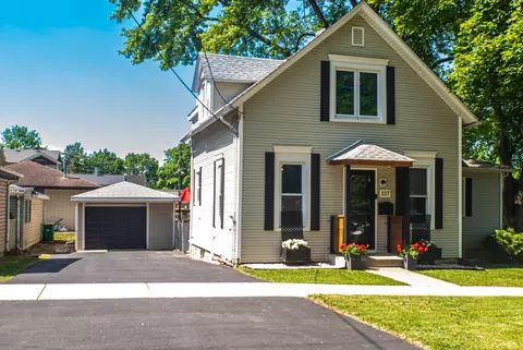 227 E 6th St, Lockport, IL 60441