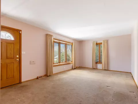 Living - 521 W Division St, Itasca, IL 60143 photo 1 of 4