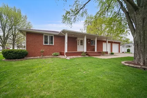 213 E Charles St, Mclean, IL 61754