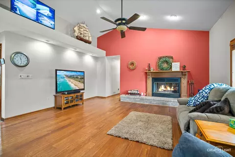 Living - 911 E Main St, Plano, IL 60545 photo 2 of 3