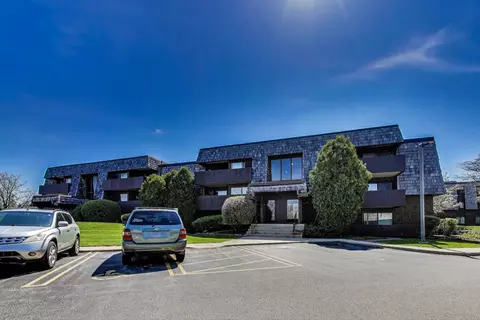 493 Timber Ridge Dr #205, Carol Stream, IL 60188