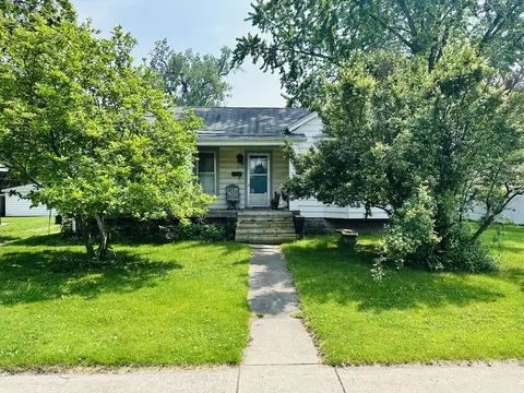 395 E Division St, Coal City, IL 60416