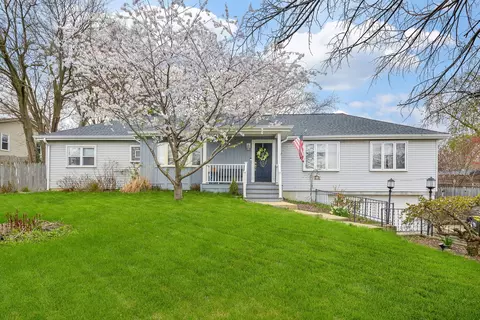 2 N252 Diane Ave, Glen Ellyn, IL 60137