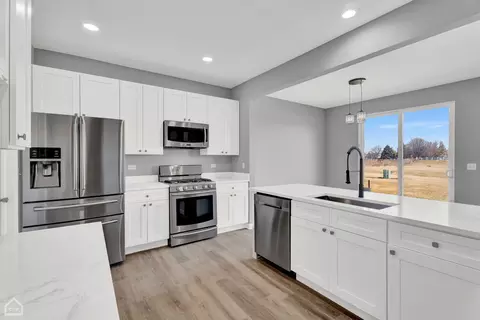 Kitchen - 530 Legend Ln #530, Mchenry, IL 60050 photo 3 of 3