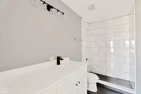 Bath - 530 Legend Ln #530, Mchenry, IL 60050 photo 3 of 3