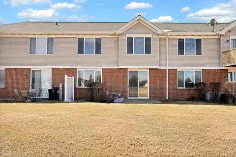 Exterior - 530 Legend Ln #530, Mchenry, IL 60050 photo 2 of 3