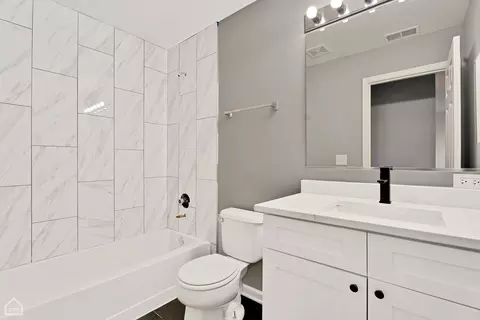 Bath - 530 Legend Ln #530, Mchenry, IL 60050 photo 2 of 3