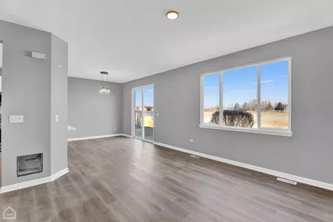 Living - 530 Legend Ln #530, Mchenry, IL 60050 photo 2 of 2
