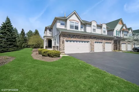 356 Bay Tree Cir, Vernon Hills, IL 60061
