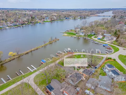 912 Laguna Dr, Mchenry, IL 60051 photo 2