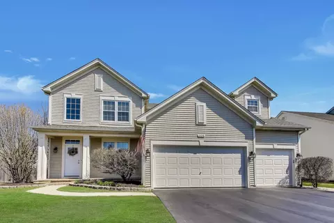 325 Tanager Ln, Lindenhurst, IL 60046