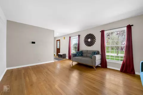 Living - 4285 Haman Ave, Hoffman Estates, IL 60192 photo 1 of 2