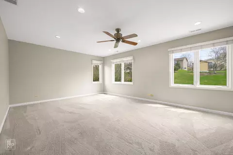 Bedroom - 4285 Haman Ave, Hoffman Estates, IL 60192 photo 1 of 4