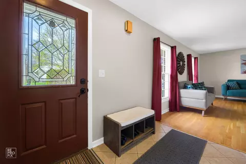 Entry Way - 4285 Haman Ave, Hoffman Estates, IL 60192 photo 1 of 1