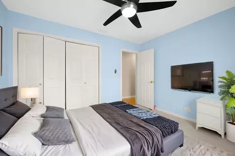 Bedroom - 4285 Haman Ave, Hoffman Estates, IL 60192 photo 4 of 4