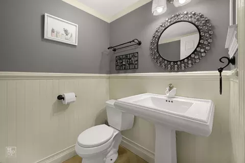 Bath - 4285 Haman Ave, Hoffman Estates, IL 60192 photo 1 of 2