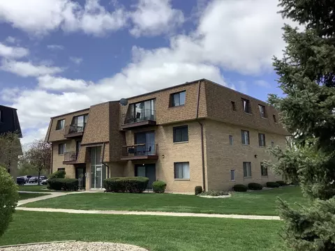 4917 W 109th St #103, Oak Lawn, IL 60453
