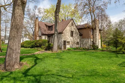 224 Olesen Dr, Naperville, IL 60540