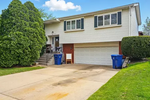 8729 Willow Rd, Hickory Hills, IL 60457