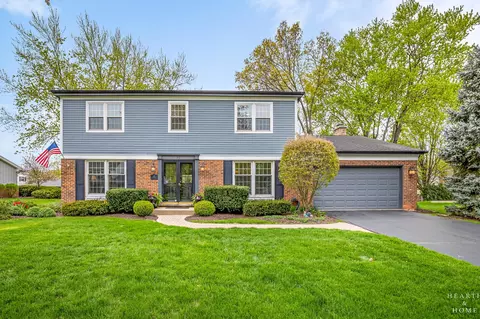 210 S Valley Rd, Barrington, IL 60010