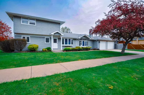 8049 Neenah, Burbank, IL 60459