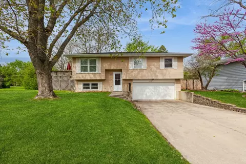 1 N110 Morse St, Carol Stream, IL 60188