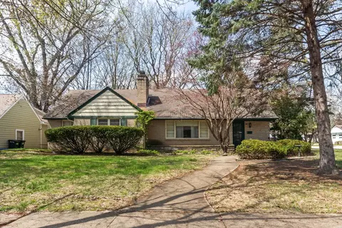 810 Woodlane Ave, Rockford, IL 61107