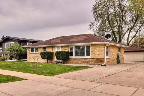 2073 Fox Ln, Des Plaines, IL 60018