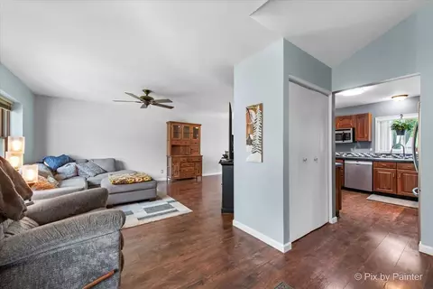 Entry Way - 5214 Abbey Dr, Mchenry, IL 60050 photo 1 of 2