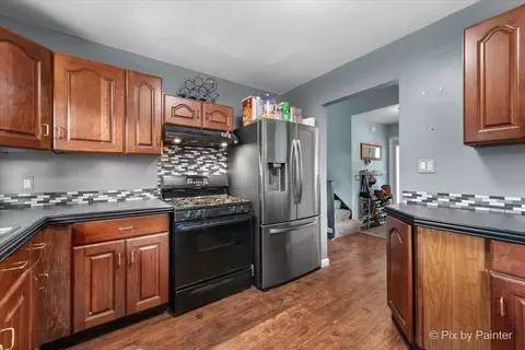 Kitchen - 5214 Abbey Dr, Mchenry, IL 60050 photo 2 of 4