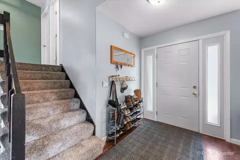 Entry Way - 5214 Abbey Dr, Mchenry, IL 60050 photo 2 of 2
