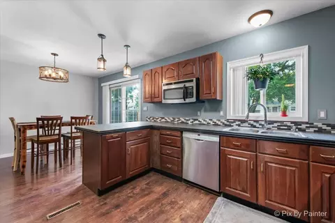 Kitchen - 5214 Abbey Dr, Mchenry, IL 60050 photo 3 of 4